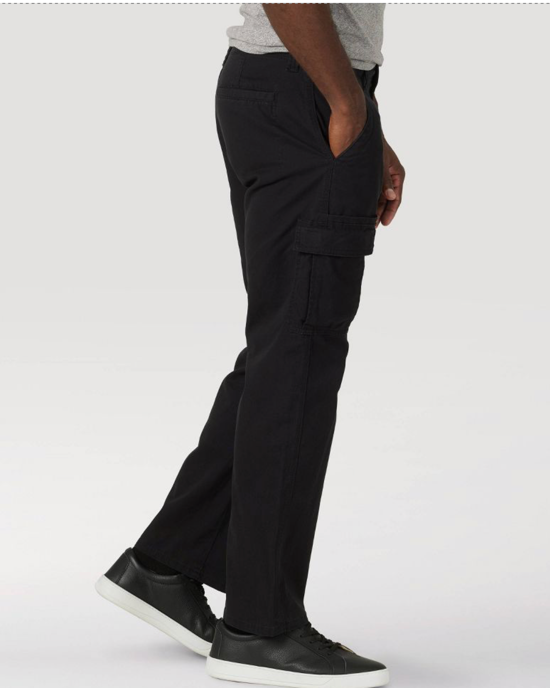WRANGLER - Men’s relaxed for cargo pants.